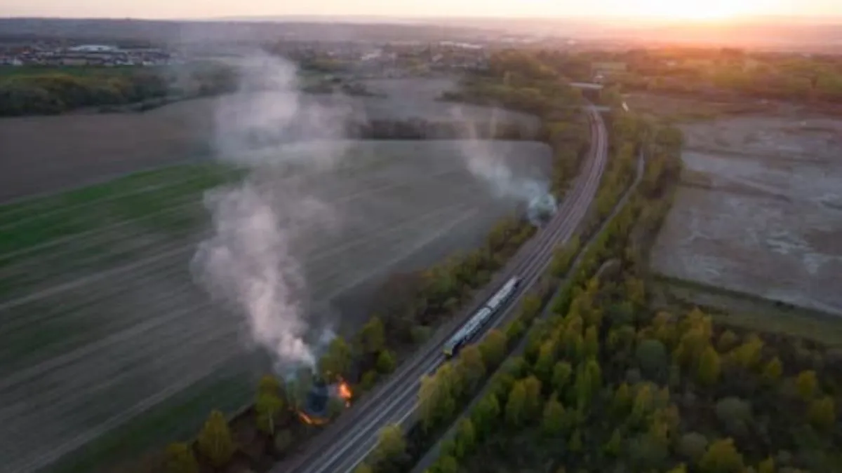 fire-erupts-on-lokmanya-tilak-terminusgorakhpur-express-train-near-mumbai-promptly-contained